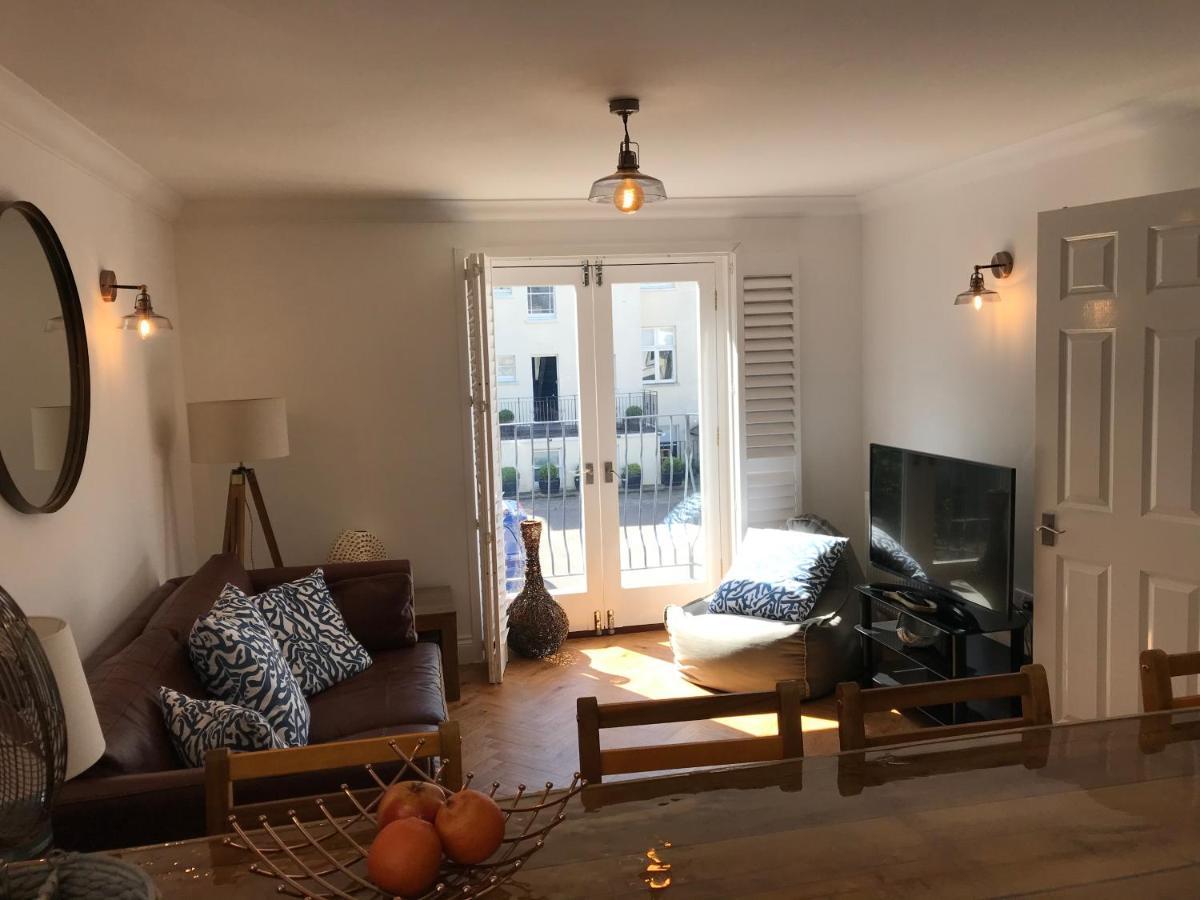The Beach House Holiday Apartments Eastbourne Eksteriør billede