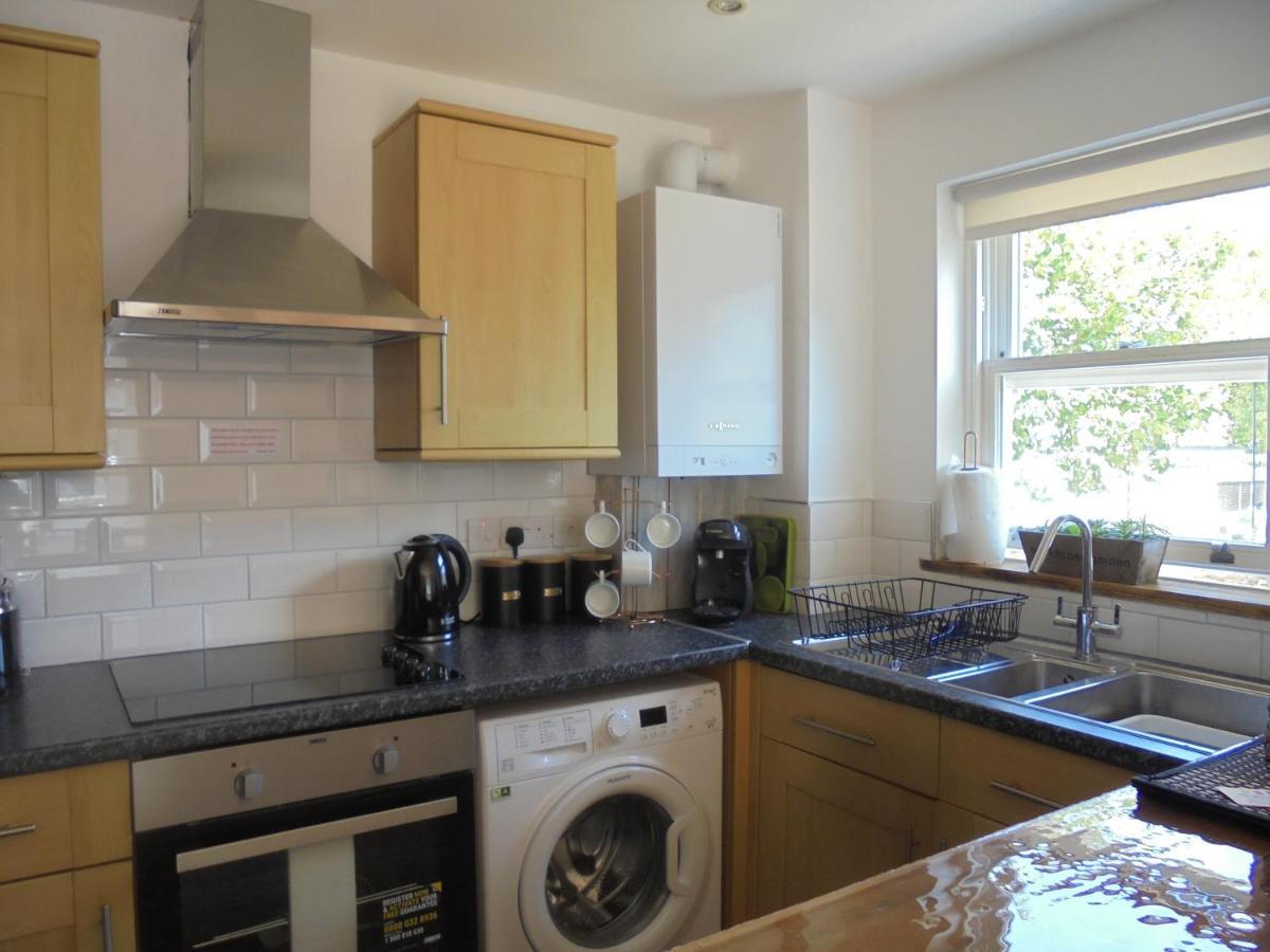 The Beach House Holiday Apartments Eastbourne Eksteriør billede