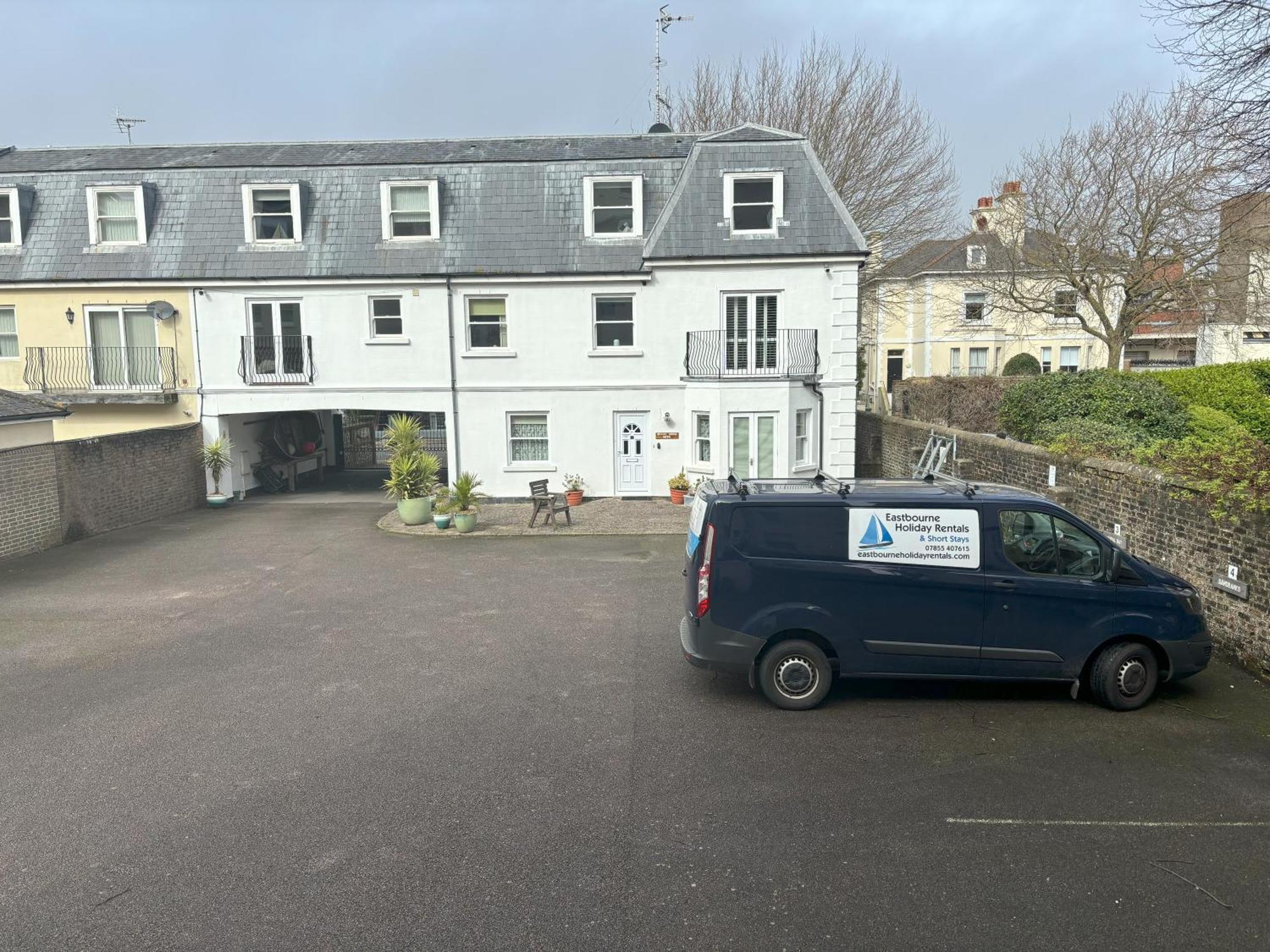 The Beach House Holiday Apartments Eastbourne Eksteriør billede