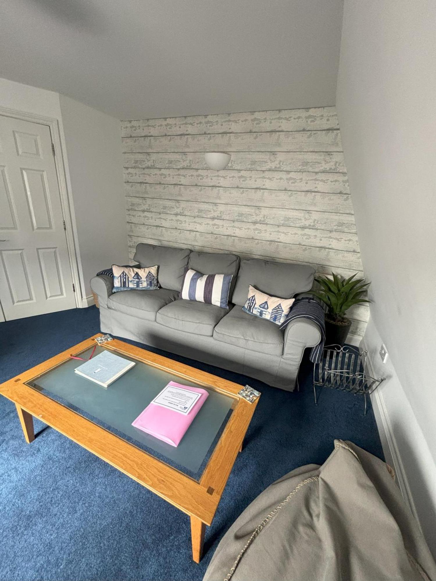 The Beach House Holiday Apartments Eastbourne Eksteriør billede