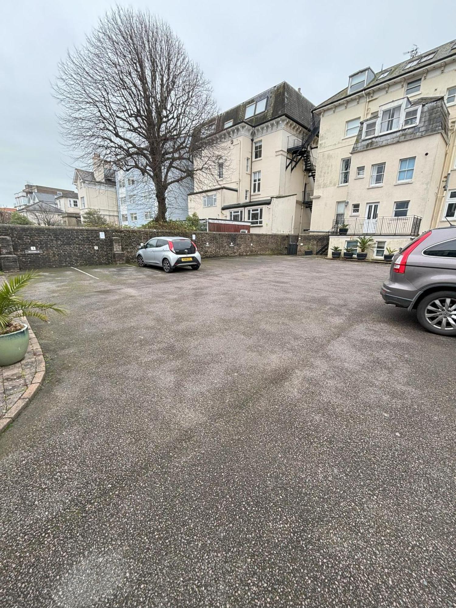 The Beach House Holiday Apartments Eastbourne Eksteriør billede