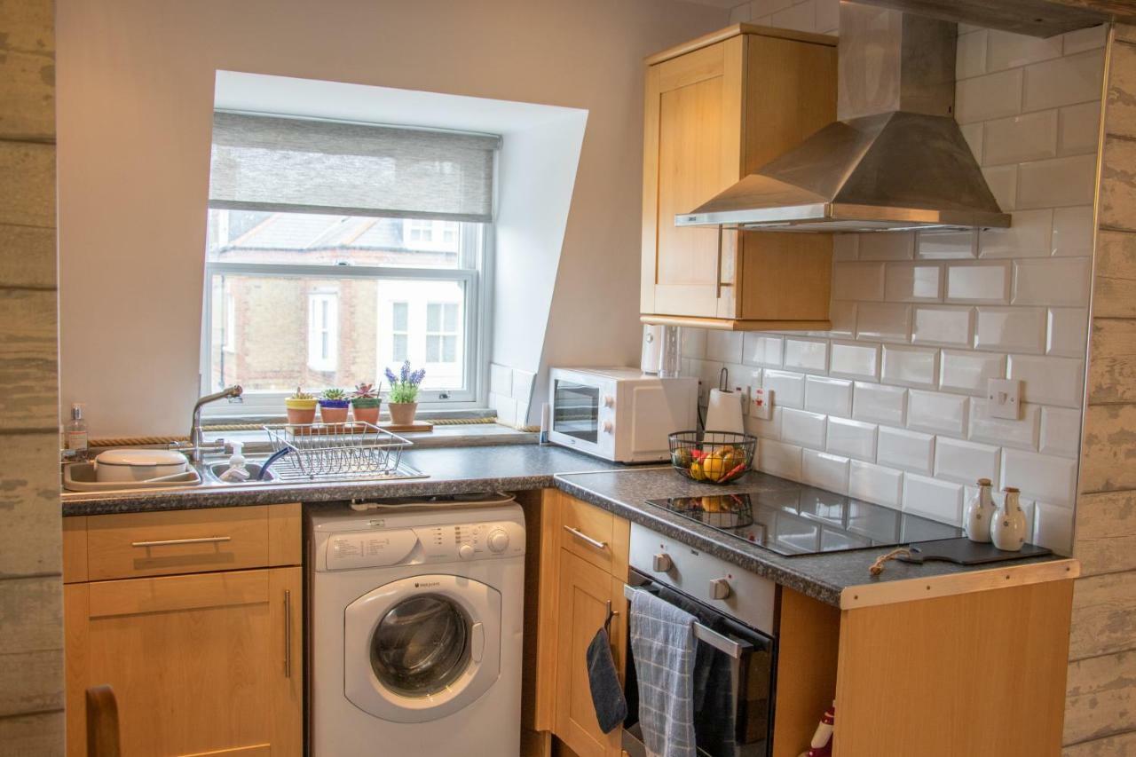 The Beach House Holiday Apartments Eastbourne Eksteriør billede